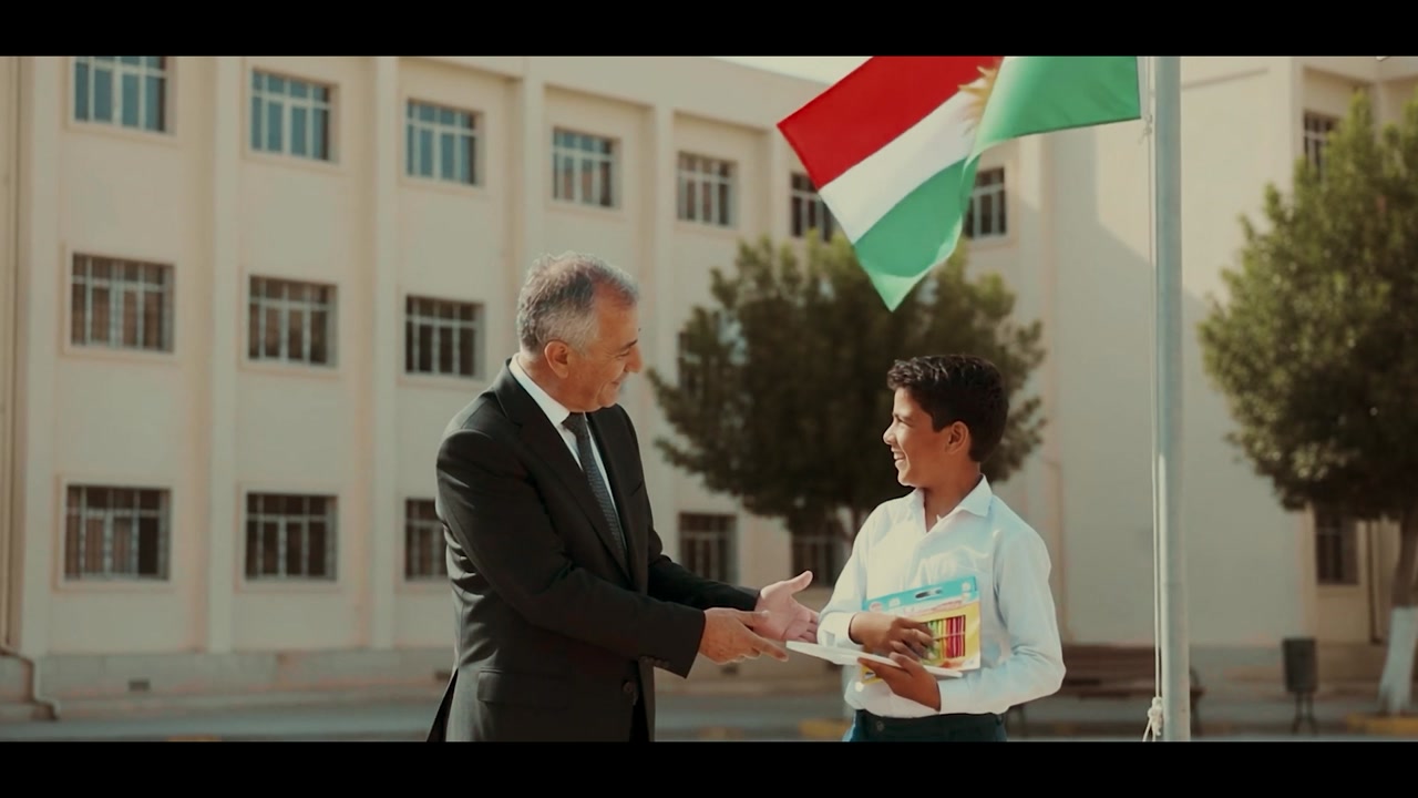 A student returns a box of coloured pencils in the Nali cinematic film